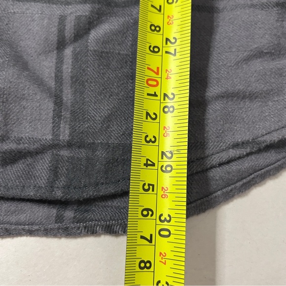 Under Armour Men's Size XXl Gray Plaid Shirt Loose fit Coldgear cozy warm - Picture 8 of 9